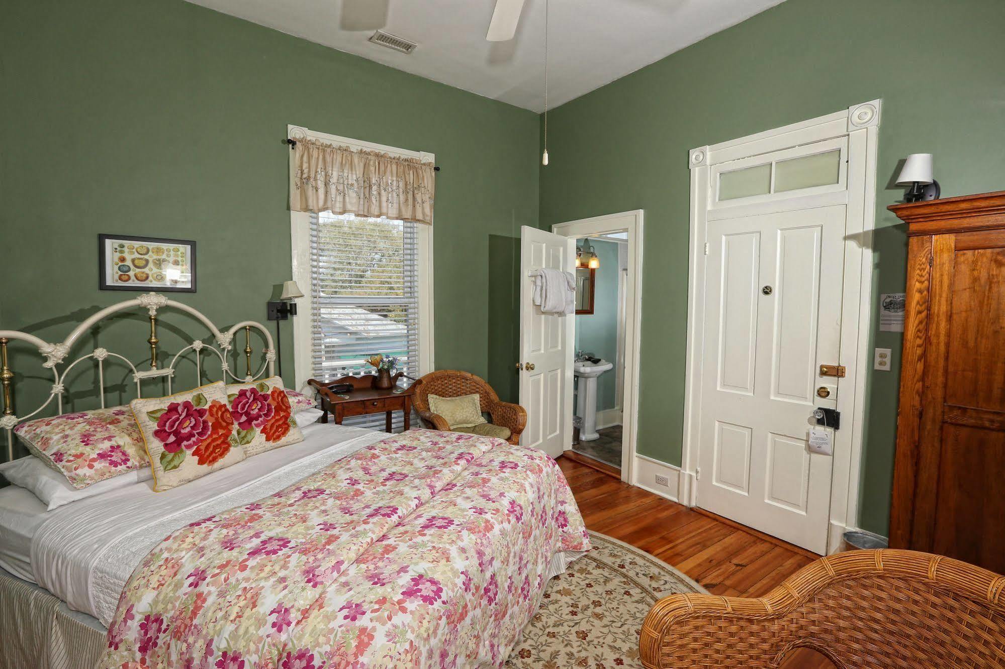 Pecan Tree Inn โบฟอร์ต ภายนอก รูปภาพ